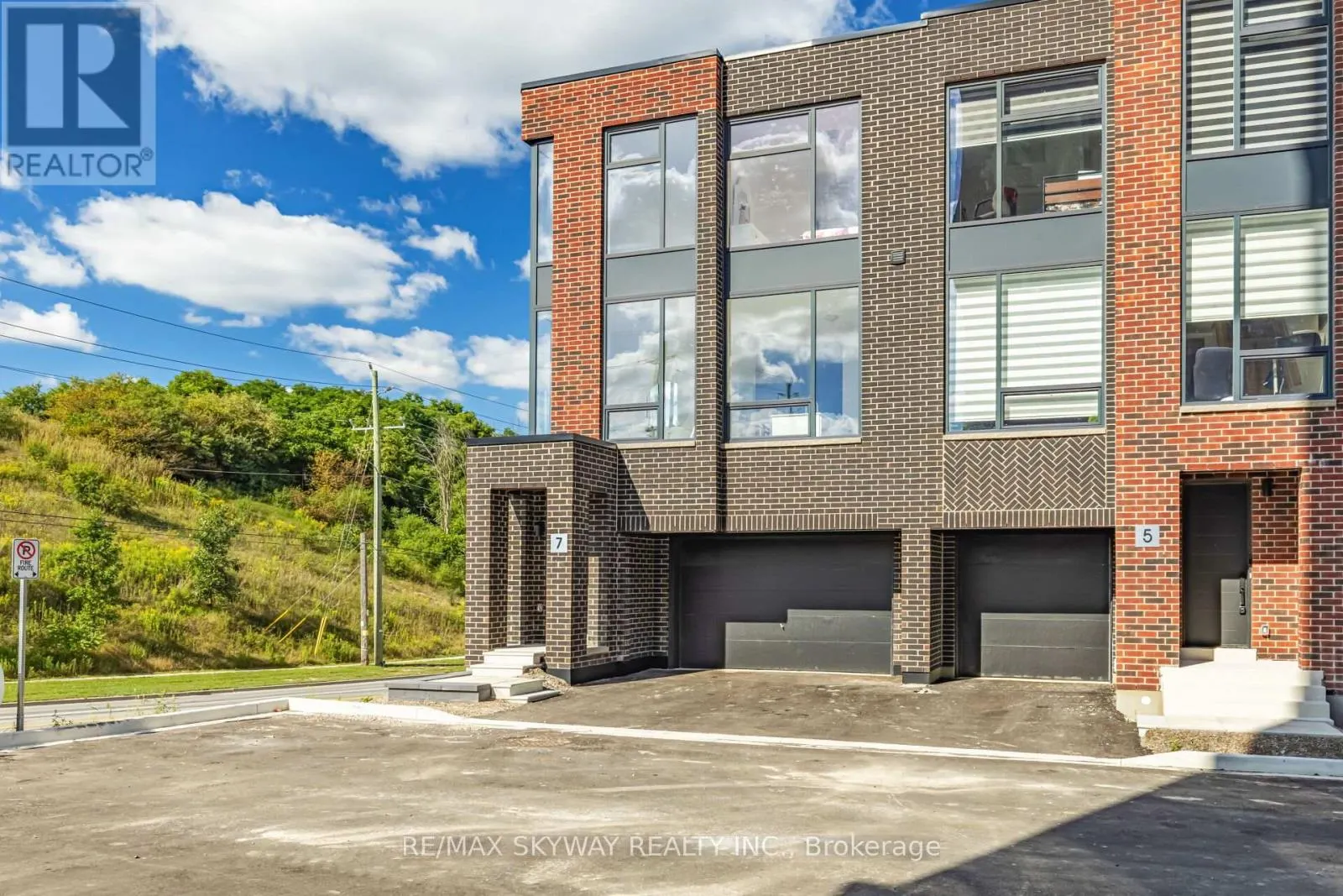 7 TAYLOR COURT
