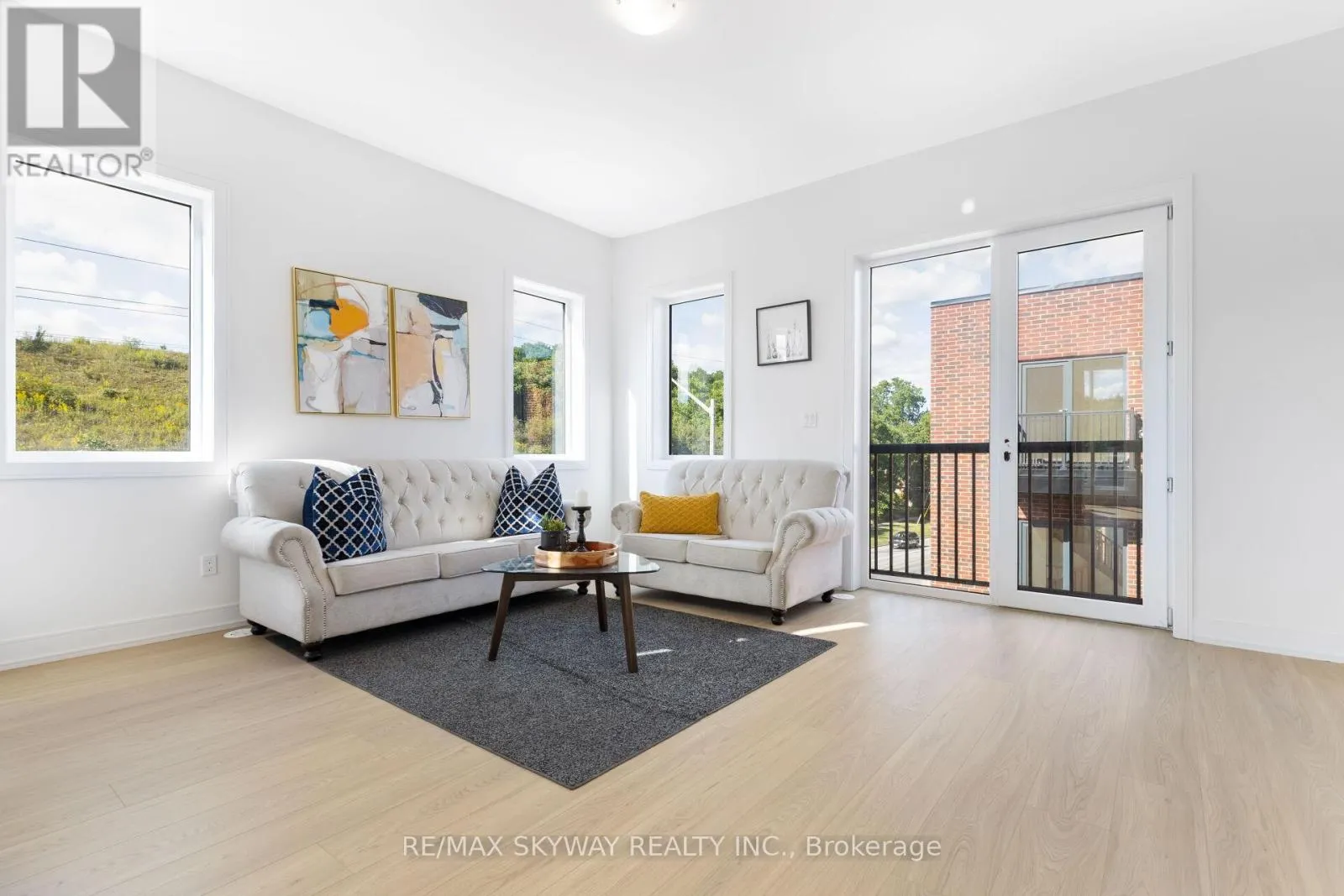 7 TAYLOR COURT