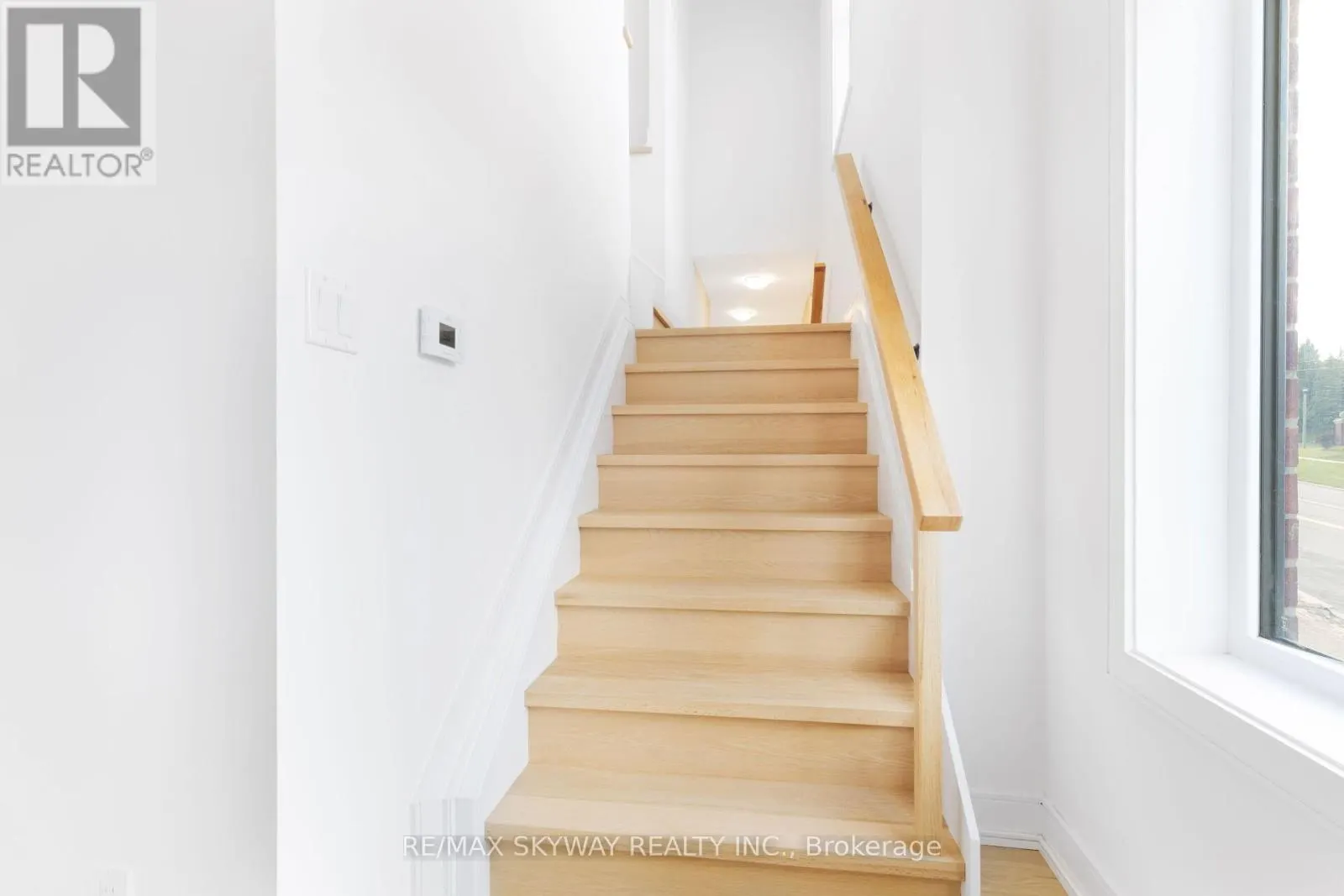 7 TAYLOR COURT