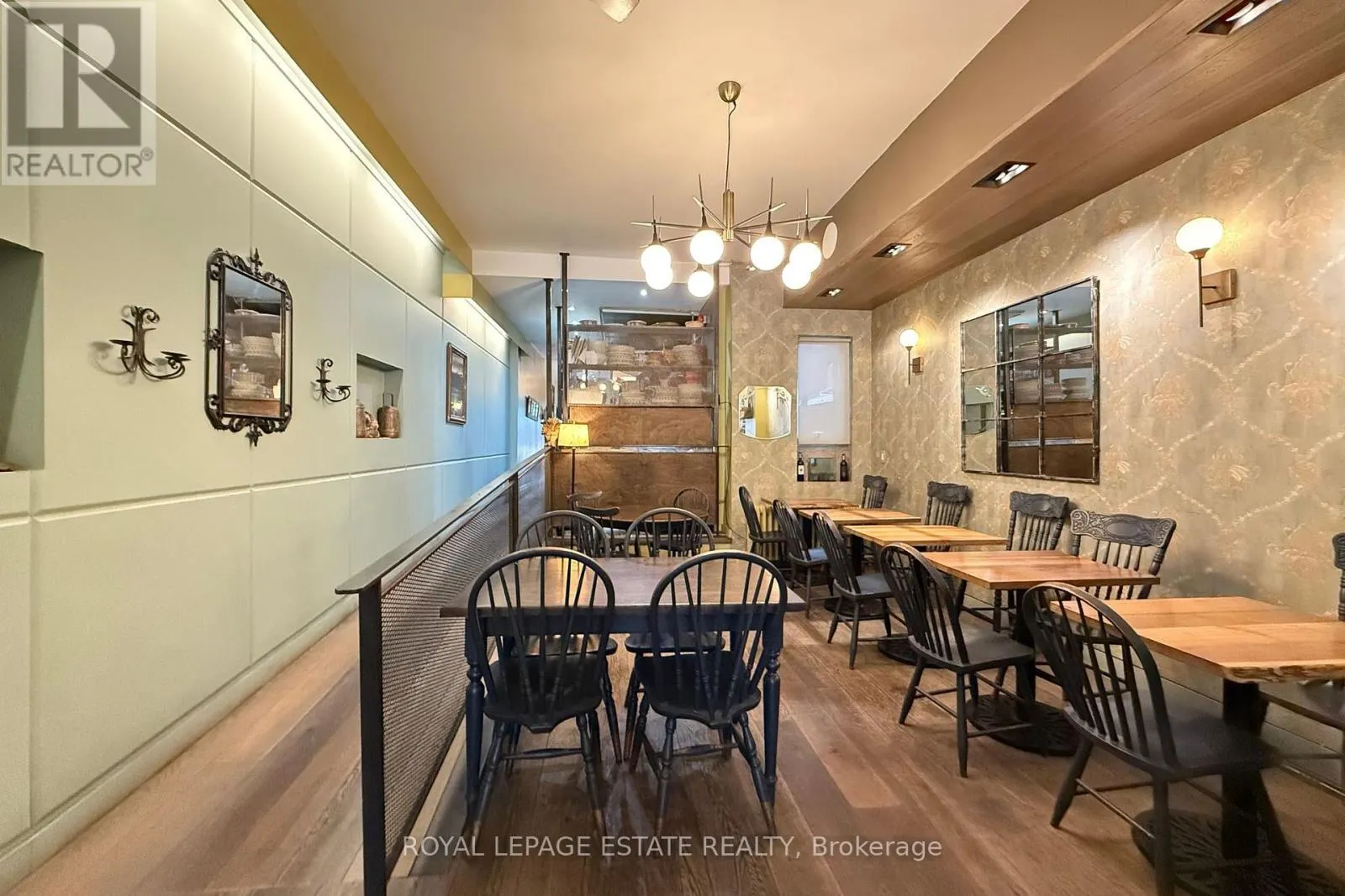 2800 DUNDAS STREET W