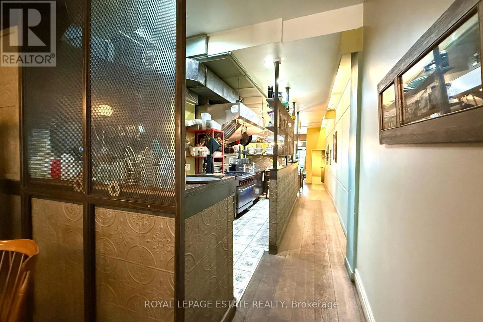 2800 DUNDAS STREET W