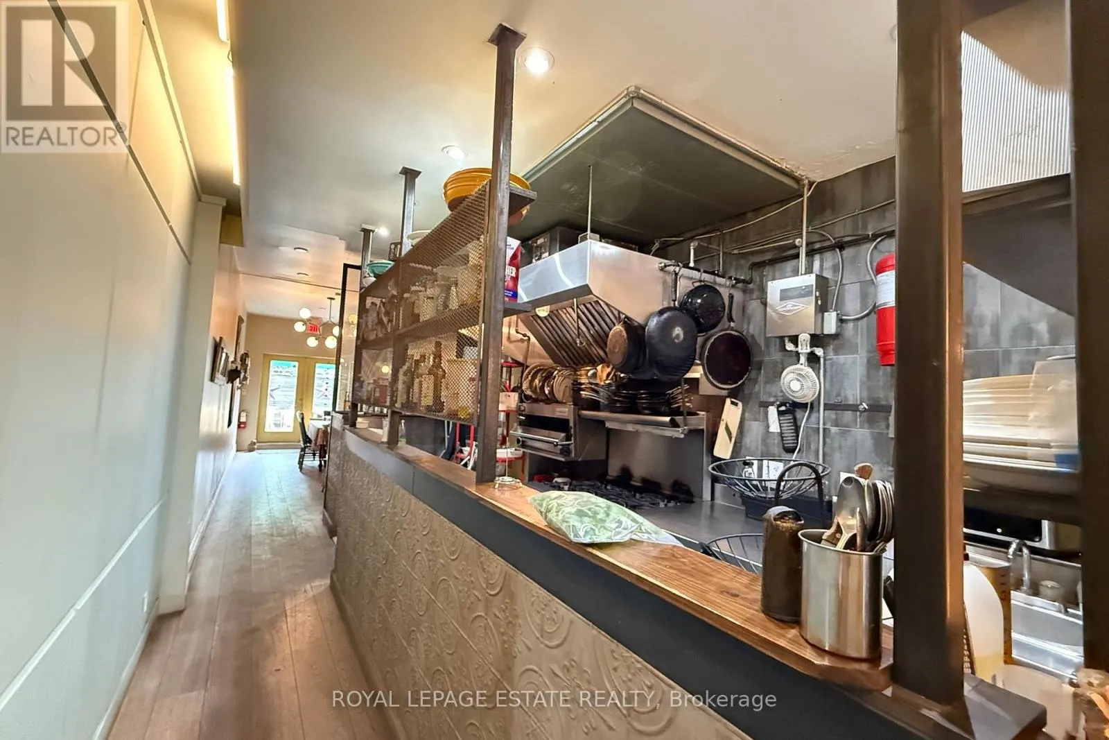2800 DUNDAS STREET W
