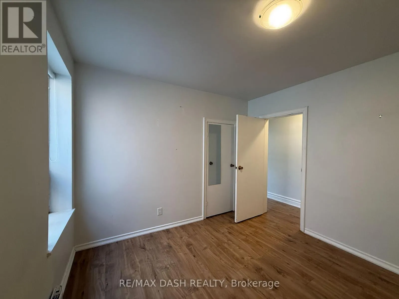 UPPER - 2471 DUNDAS STREET W