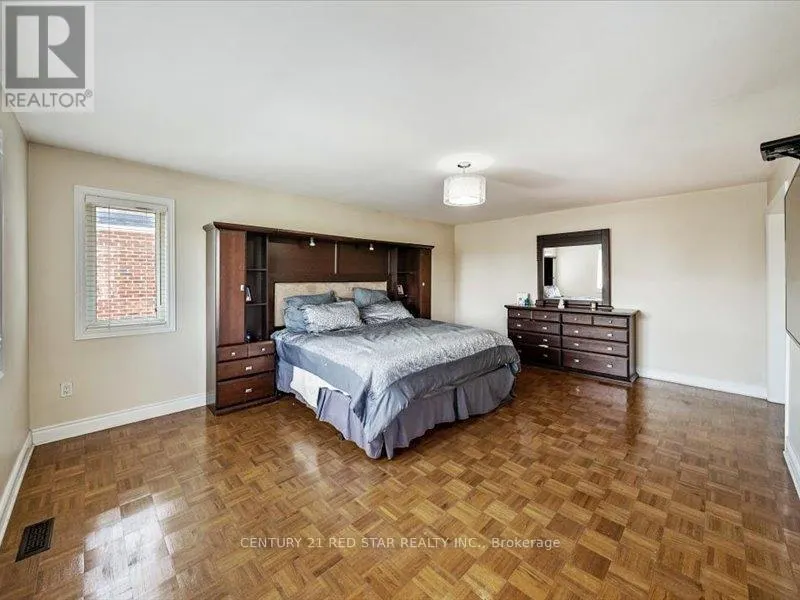 31 EIFFEL BOULEVARD