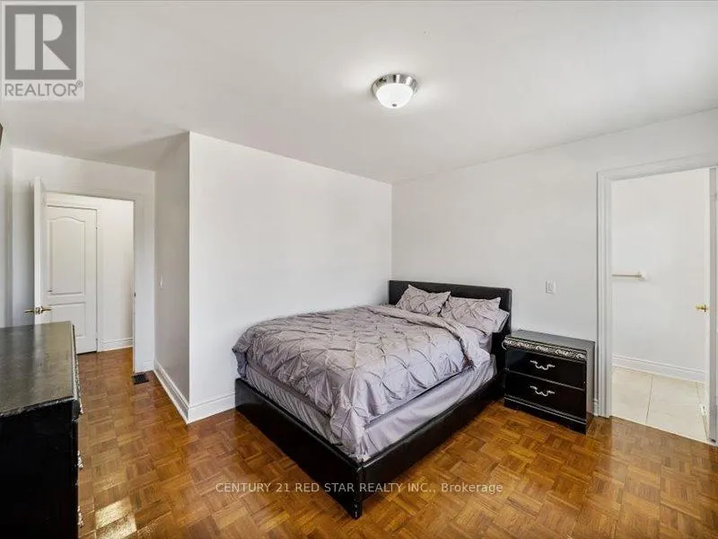 31 EIFFEL BOULEVARD
