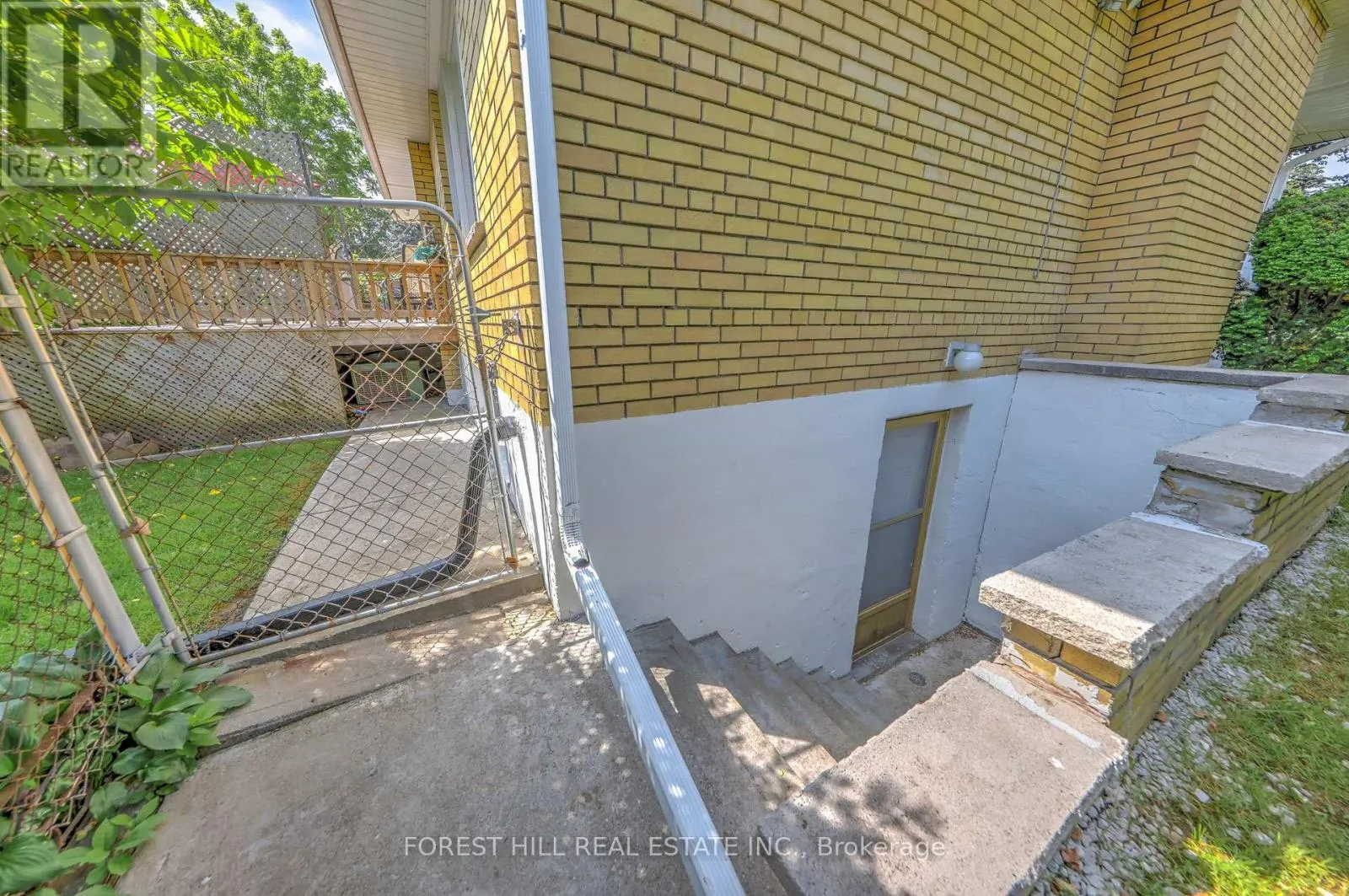 89 PORTAGE AVENUE