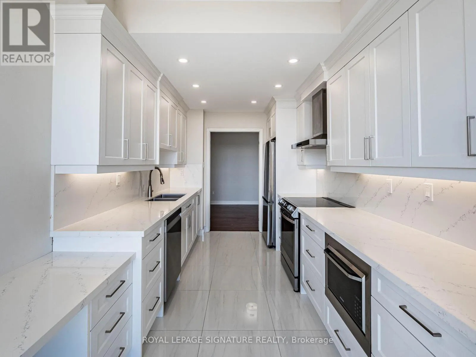2204 - 24 HANOVER ROAD