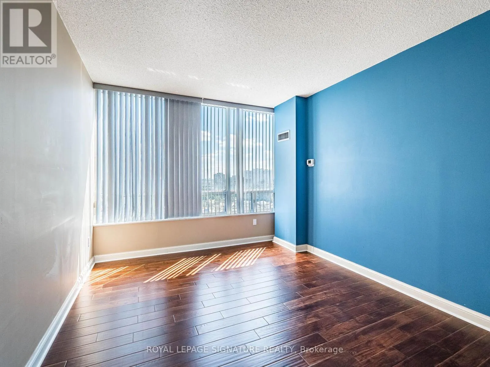 2204 - 24 HANOVER ROAD