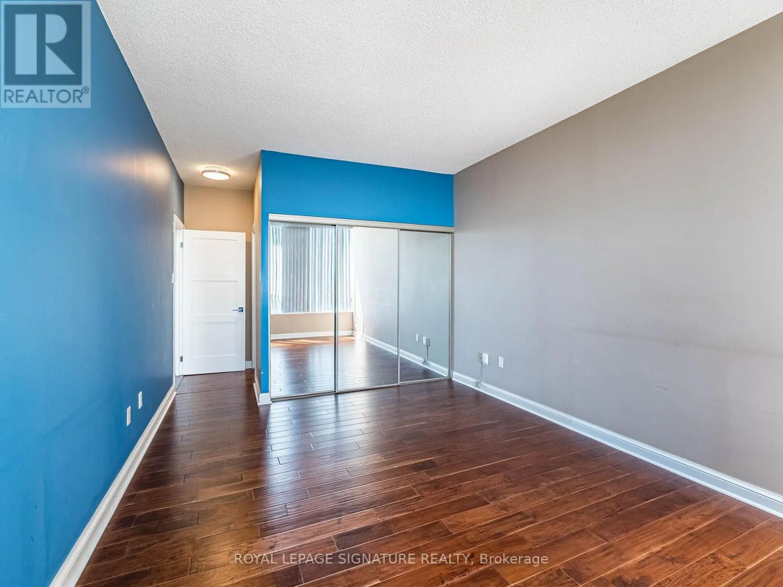 2204 - 24 HANOVER ROAD