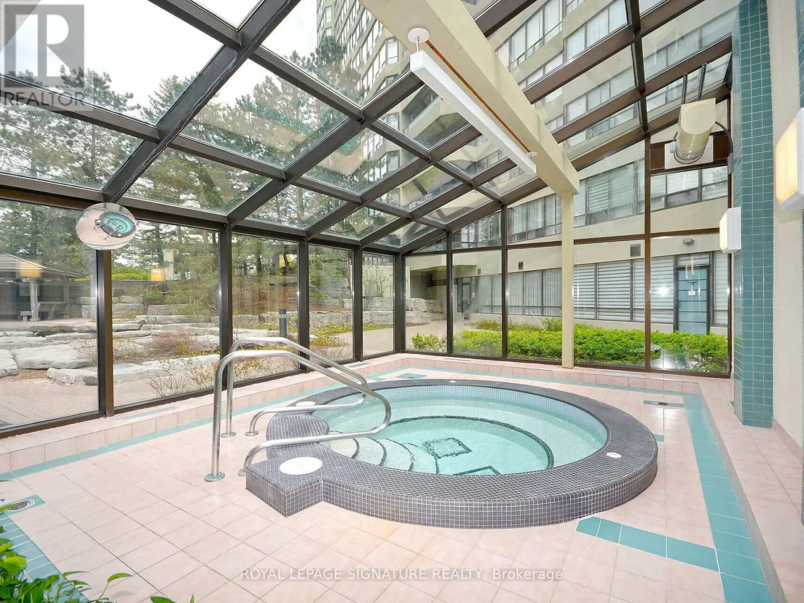 2204 - 24 HANOVER ROAD