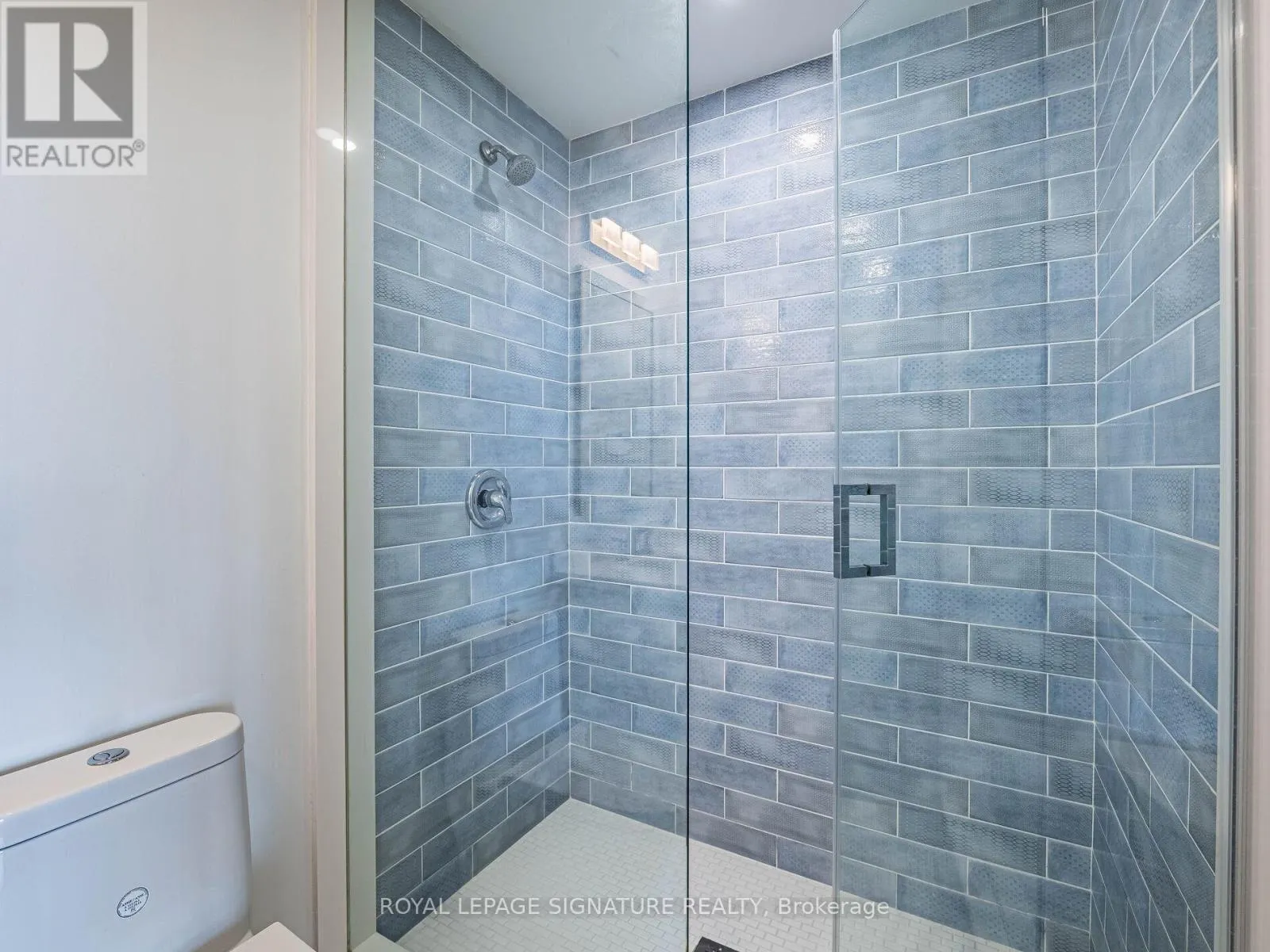2204 - 24 HANOVER ROAD
