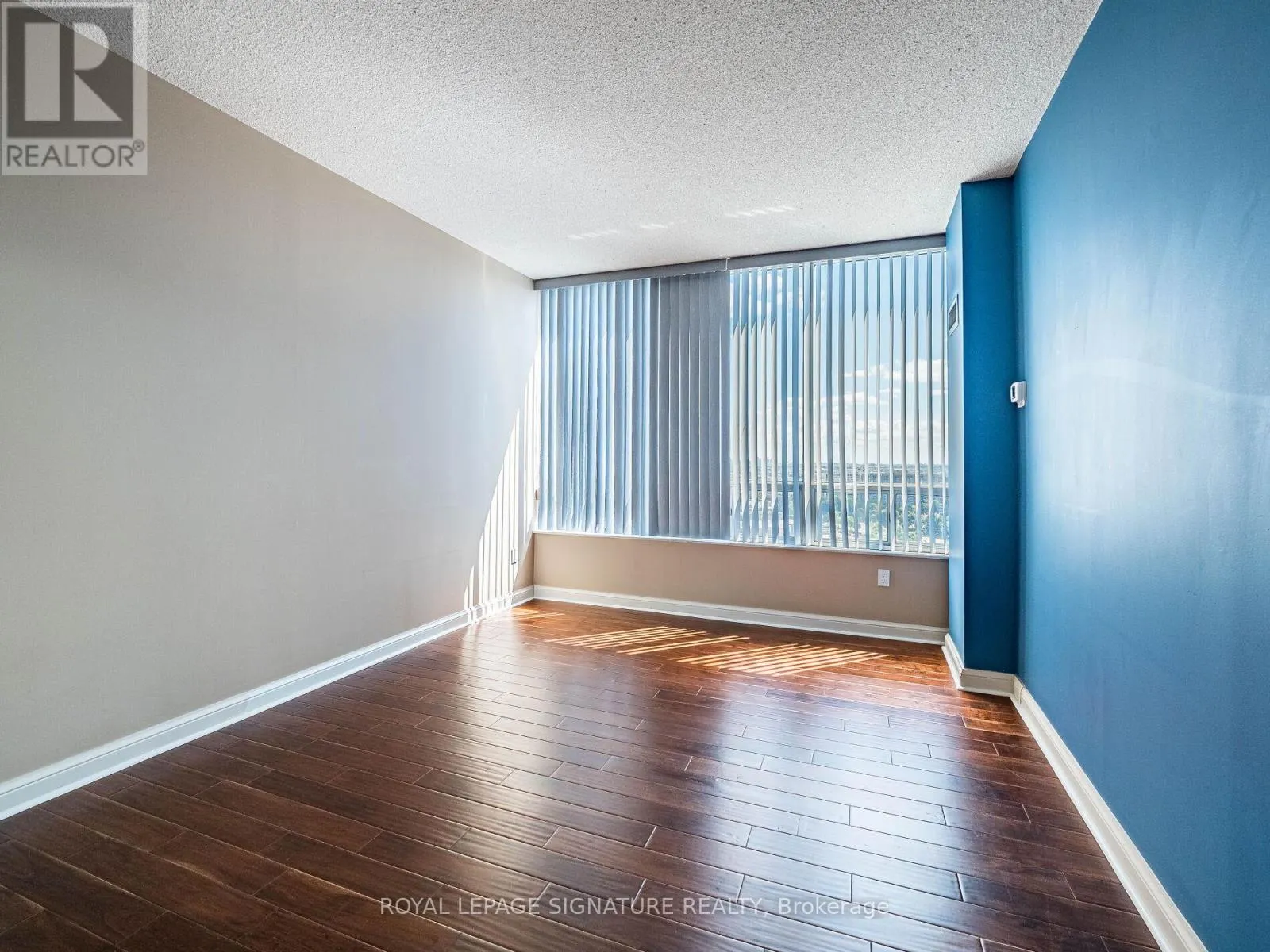 2204 - 24 HANOVER ROAD