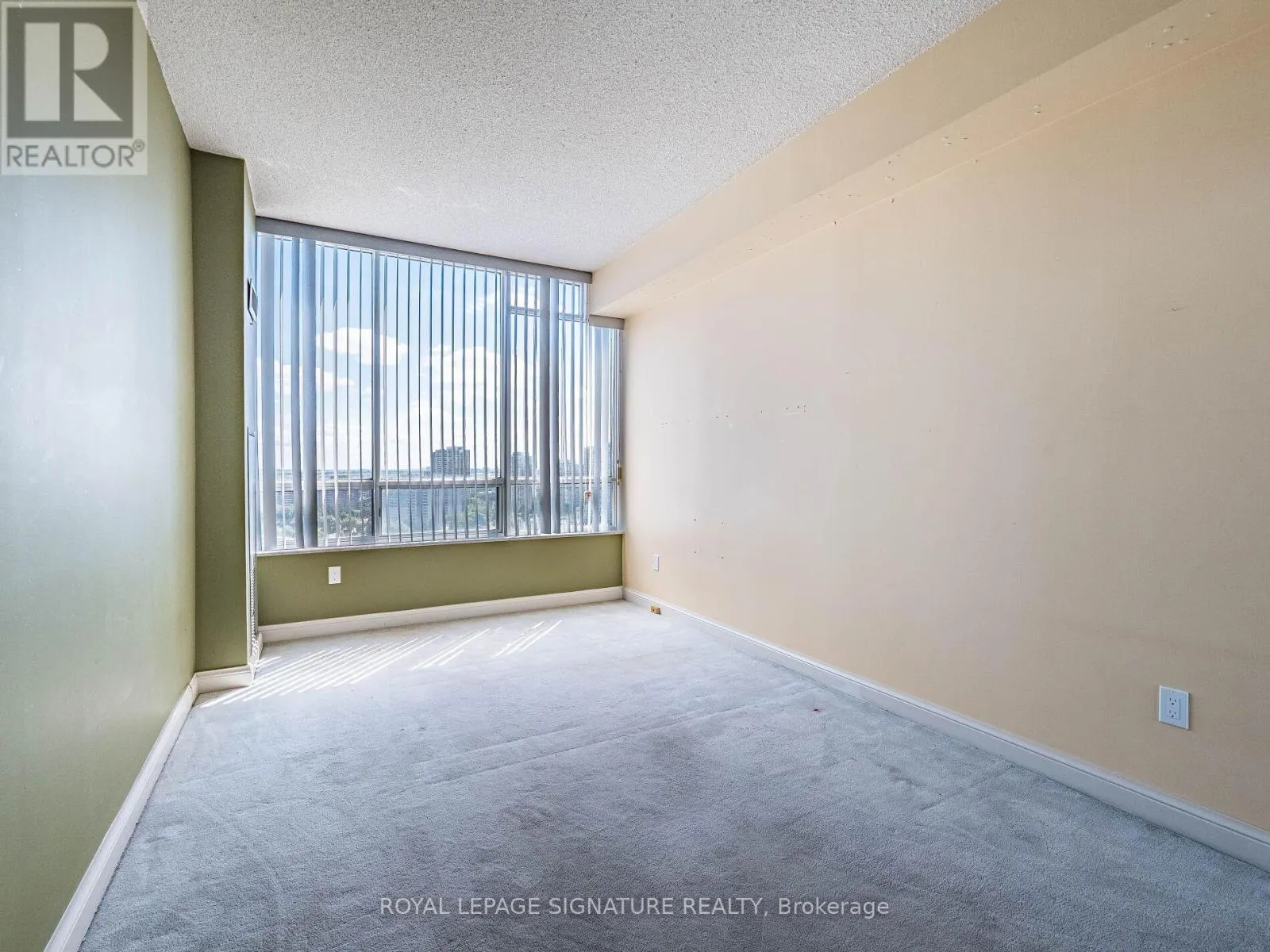 2204 - 24 HANOVER ROAD