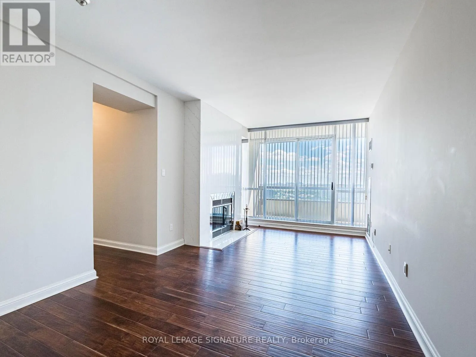 2204 - 24 HANOVER ROAD