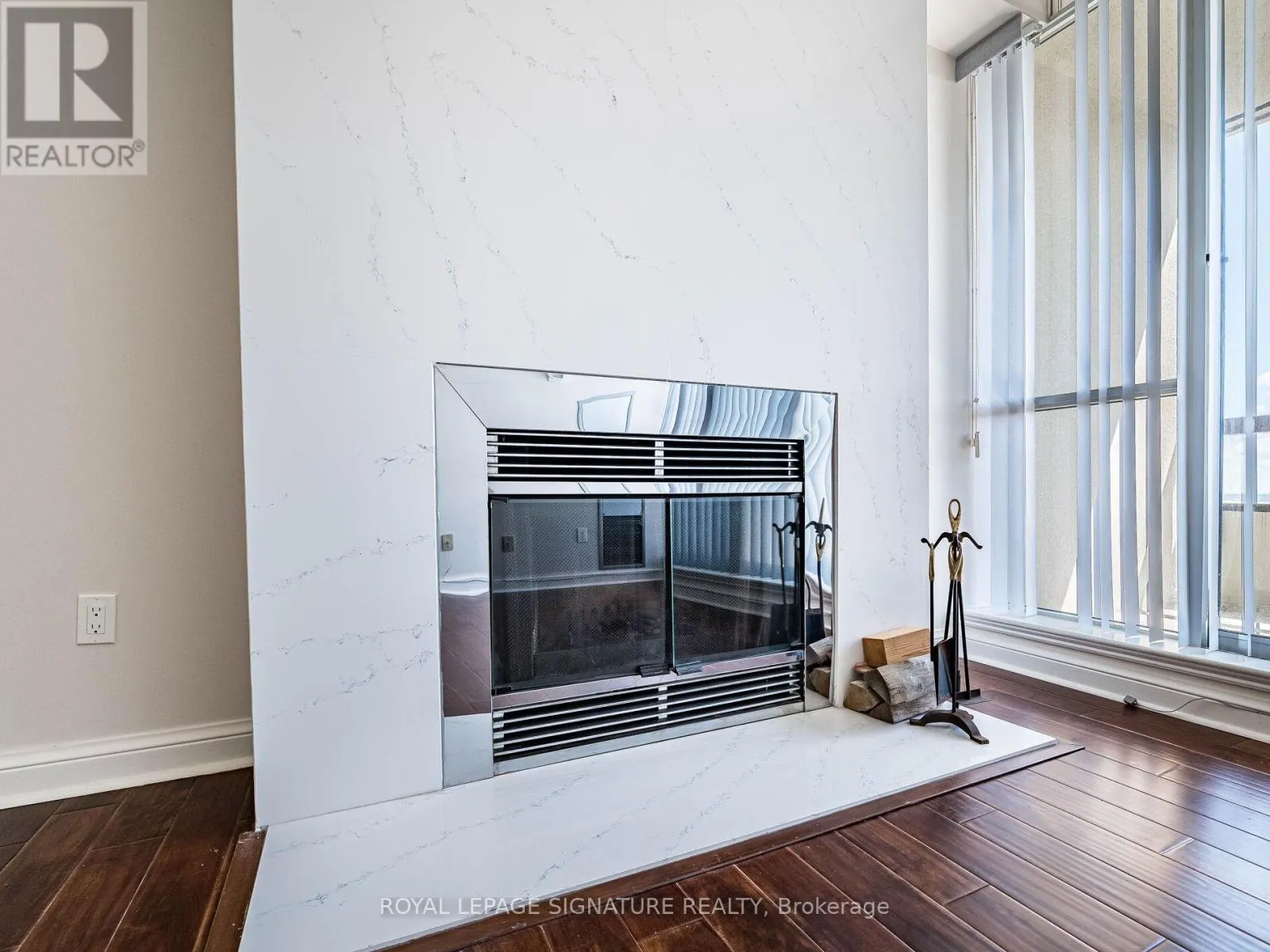 2204 - 24 HANOVER ROAD