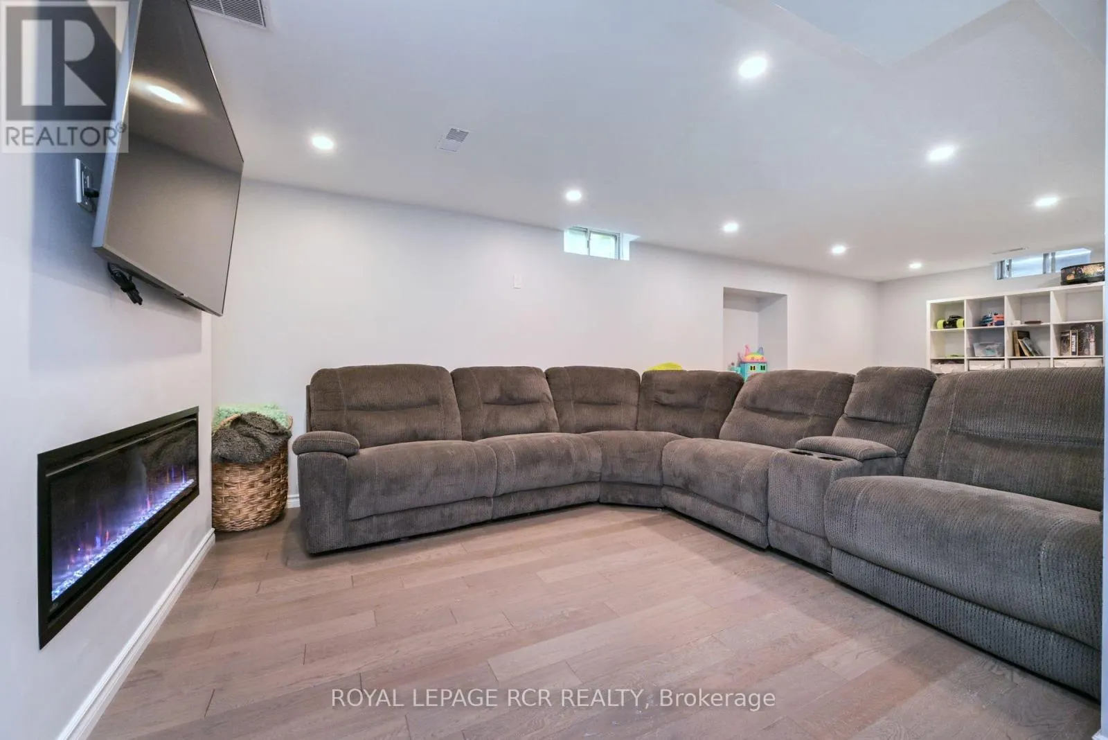 230 BEECHFIELD CRESCENT