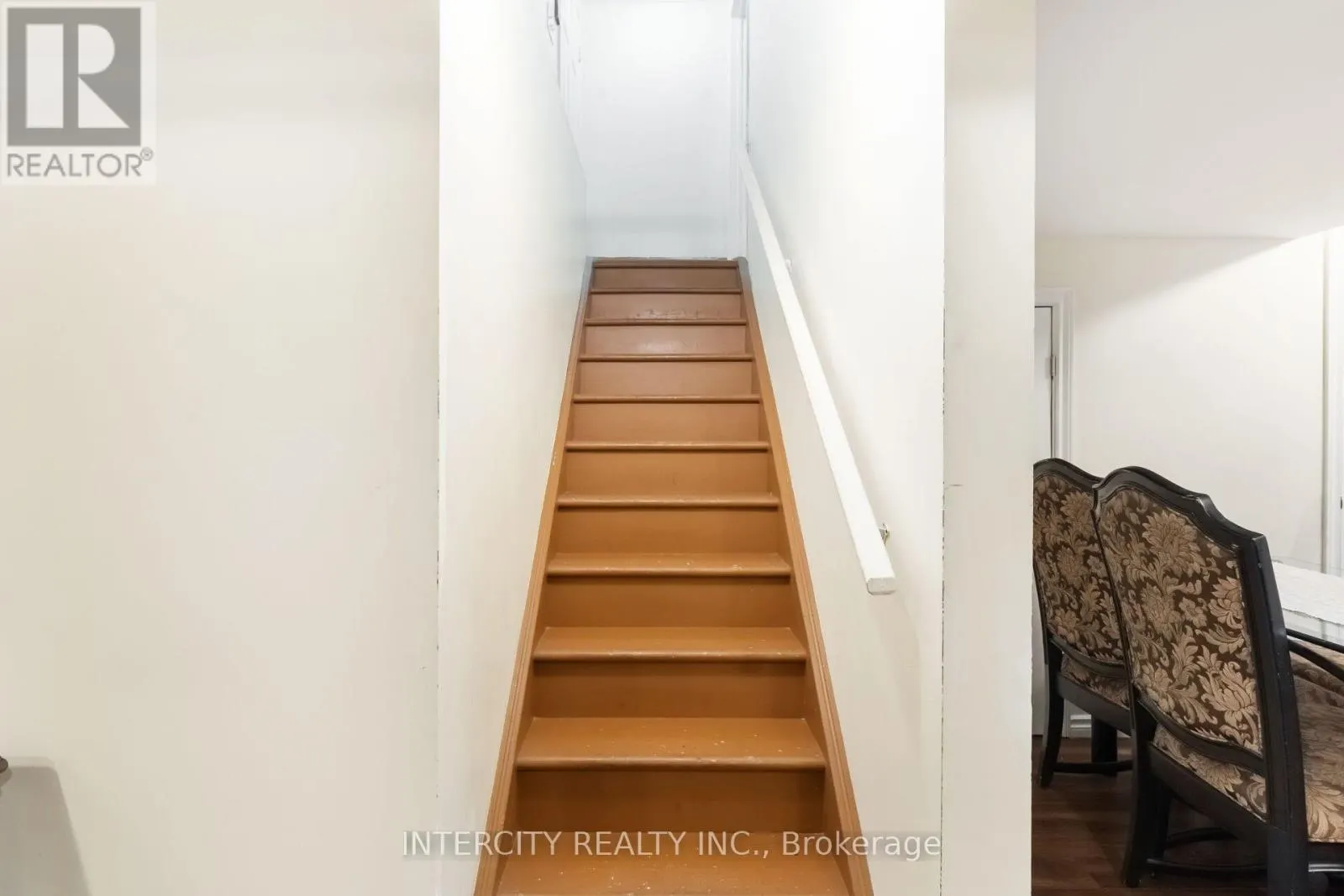 18 SNOWSHOE LANE