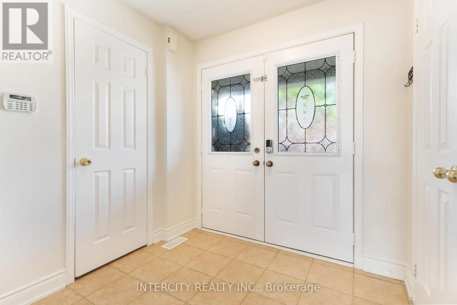 18 SNOWSHOE LANE