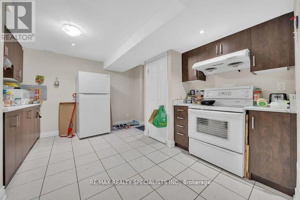 22 CLAYBORNE AVENUE