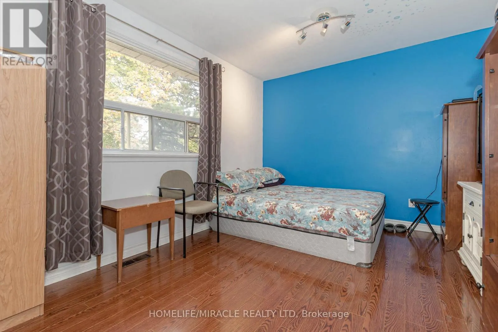 12 - 12 EDEN PARK DRIVE