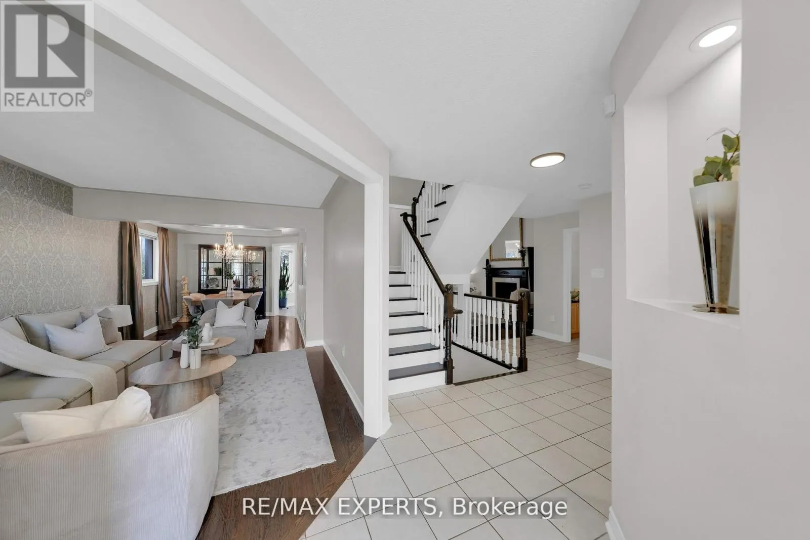 36 COUNTRY STROLL CRESCENT