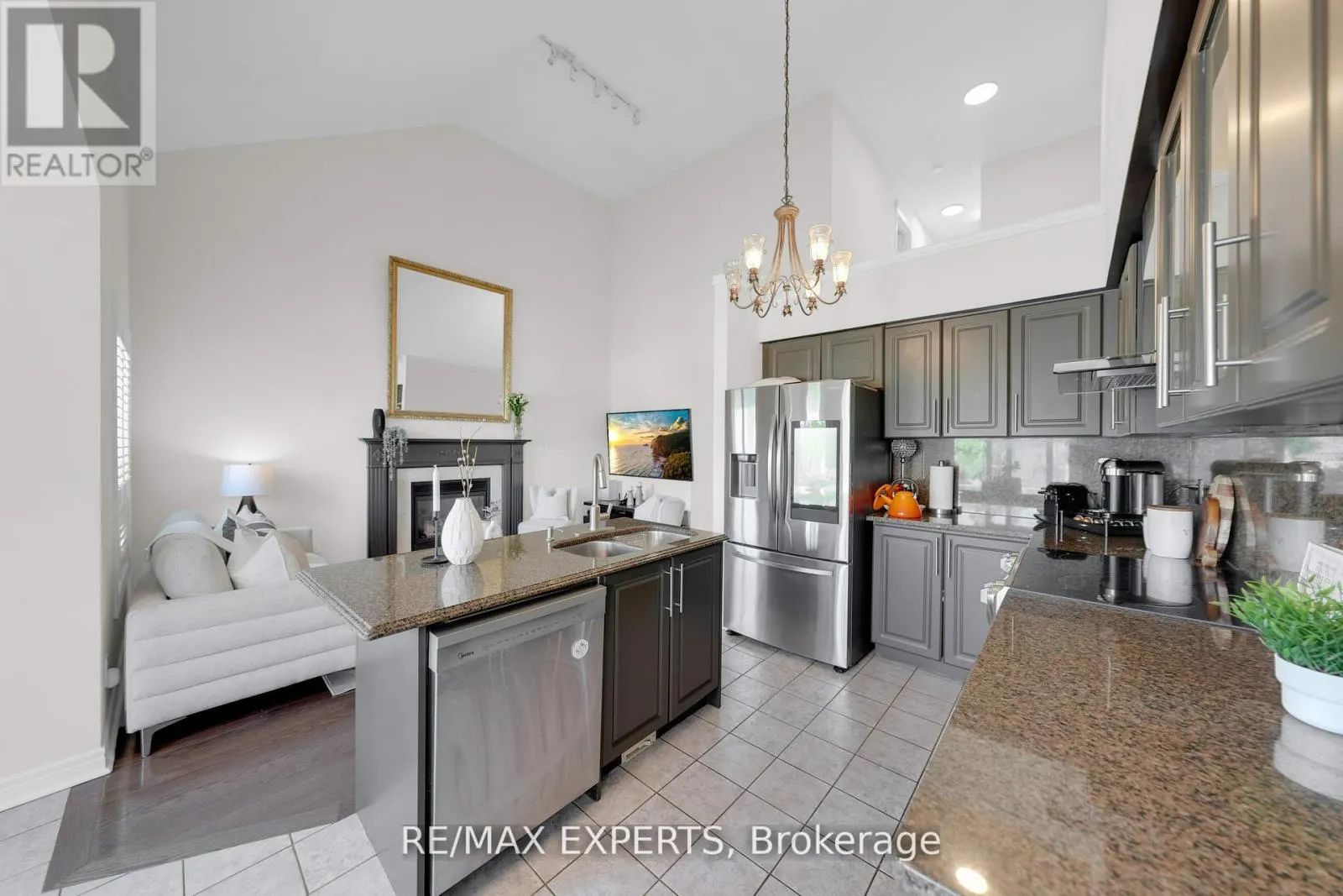 36 COUNTRY STROLL CRESCENT