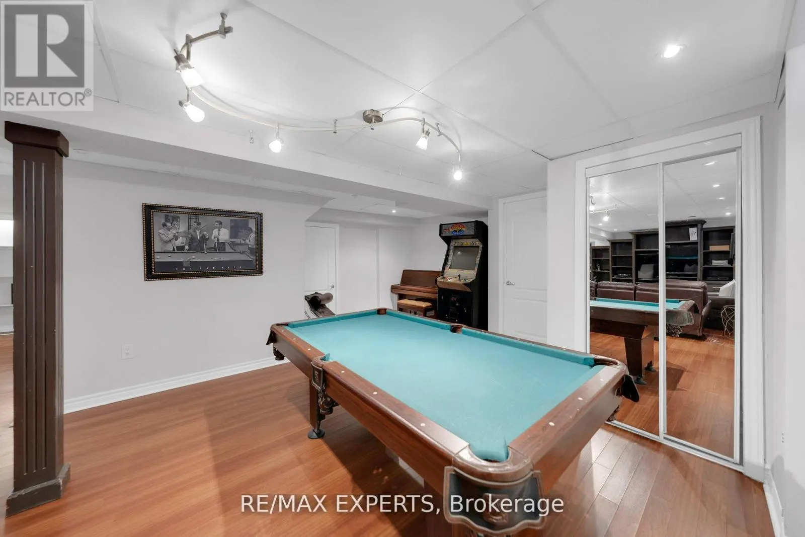 36 COUNTRY STROLL CRESCENT