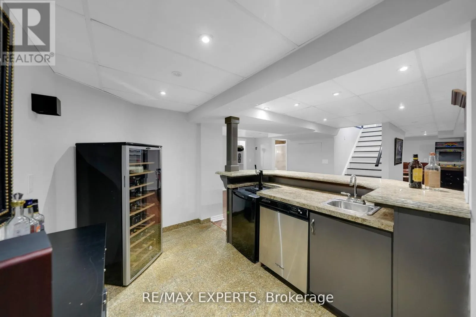 36 COUNTRY STROLL CRESCENT