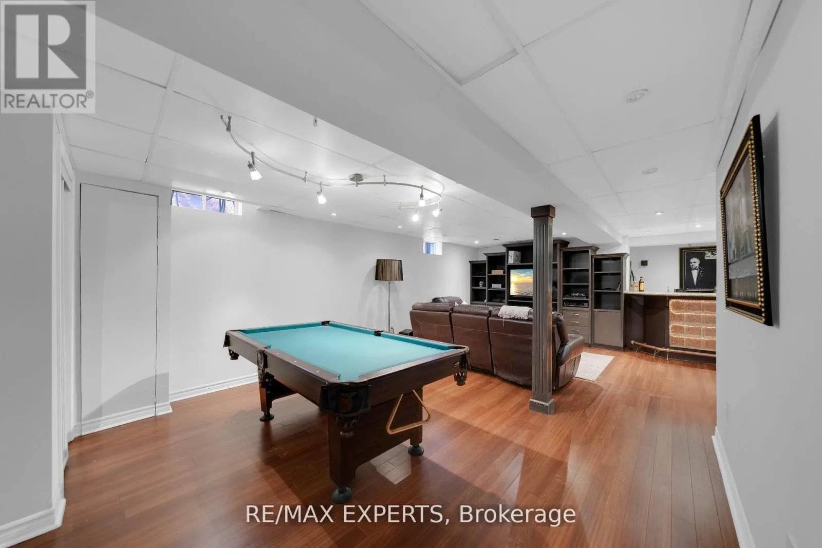 36 COUNTRY STROLL CRESCENT