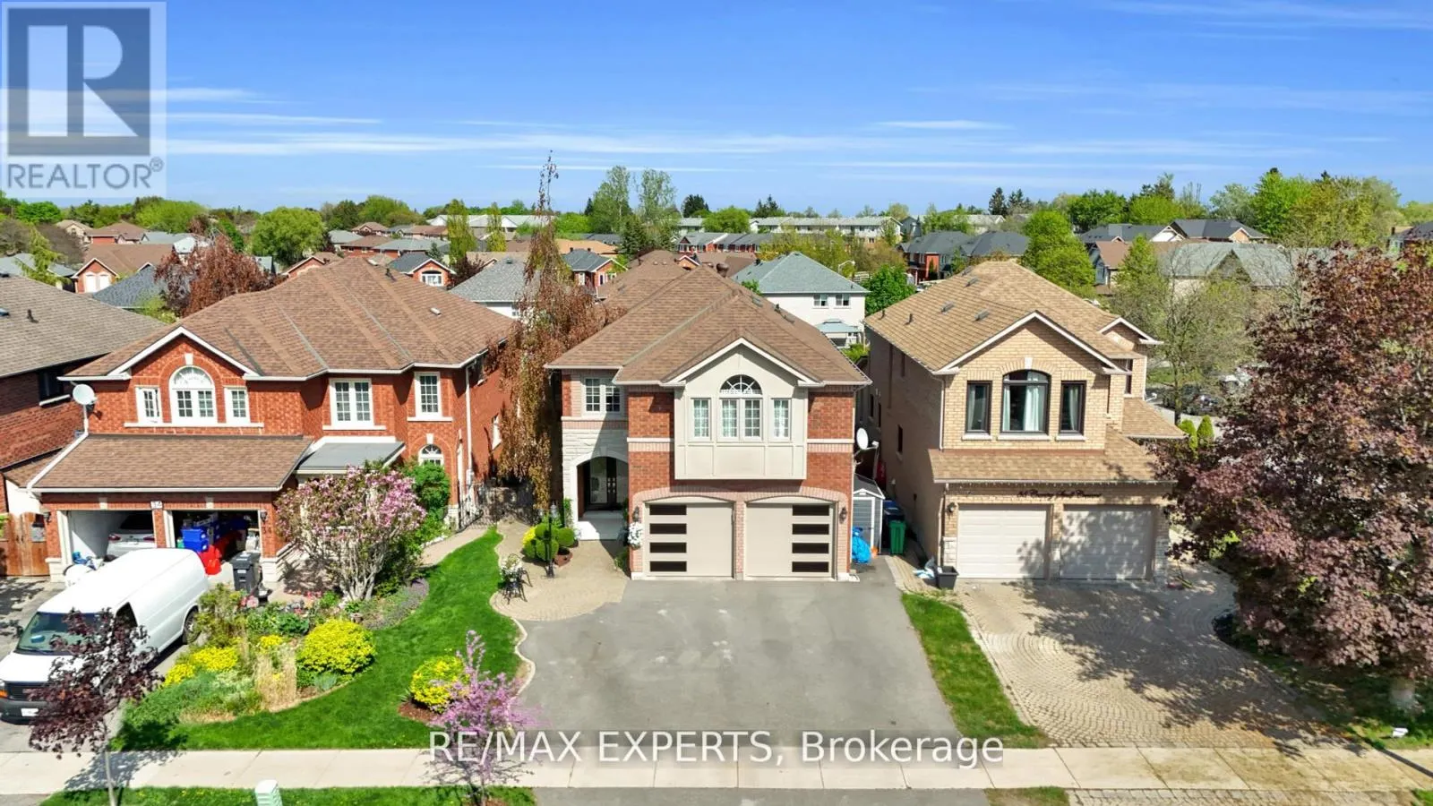 36 COUNTRY STROLL CRESCENT