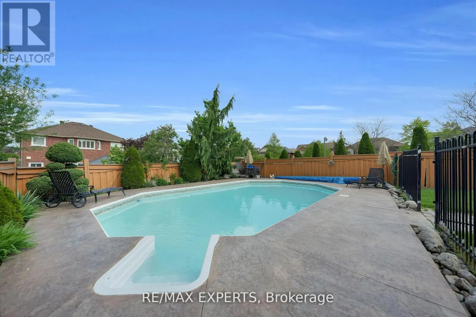 36 COUNTRY STROLL CRESCENT