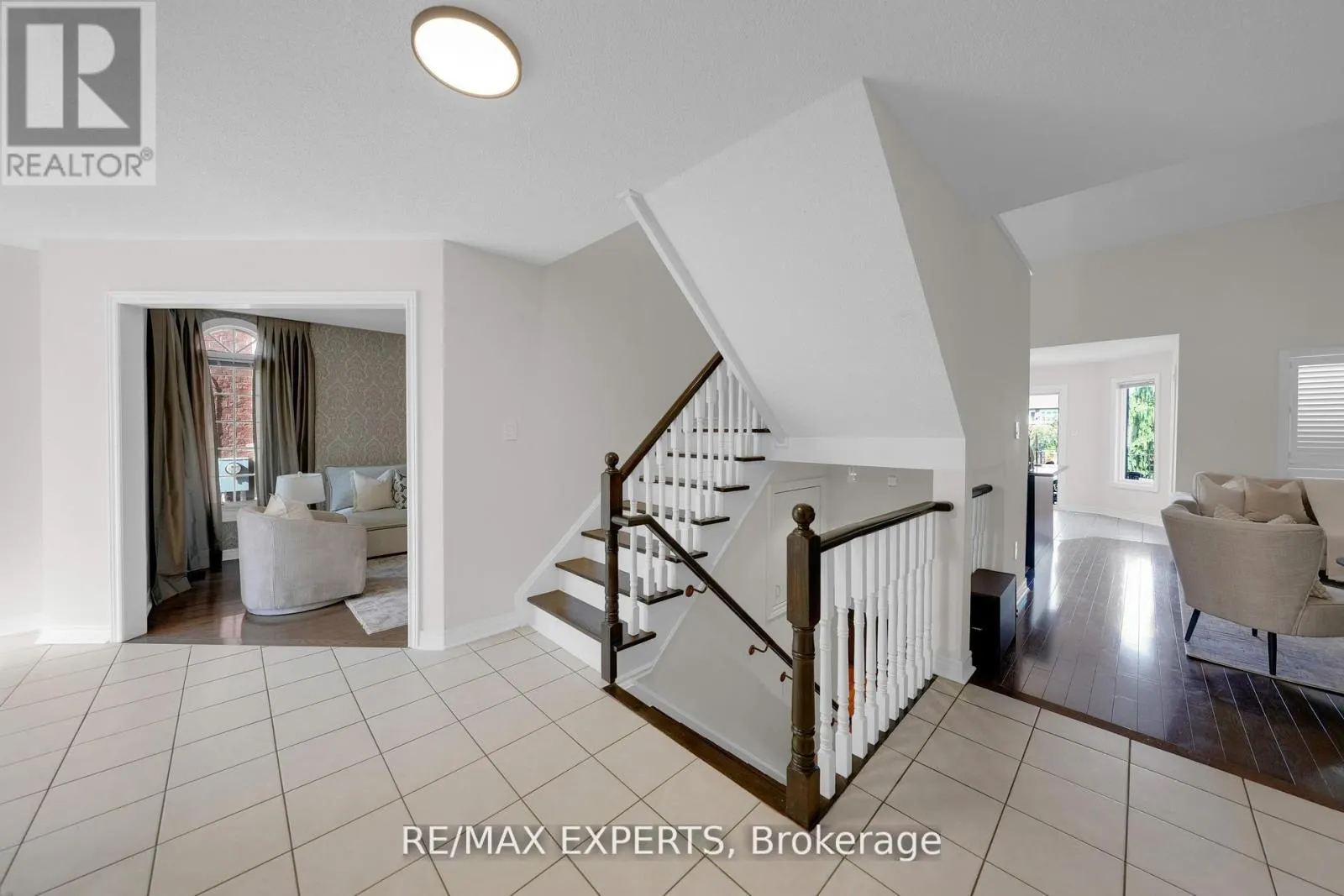 36 COUNTRY STROLL CRESCENT