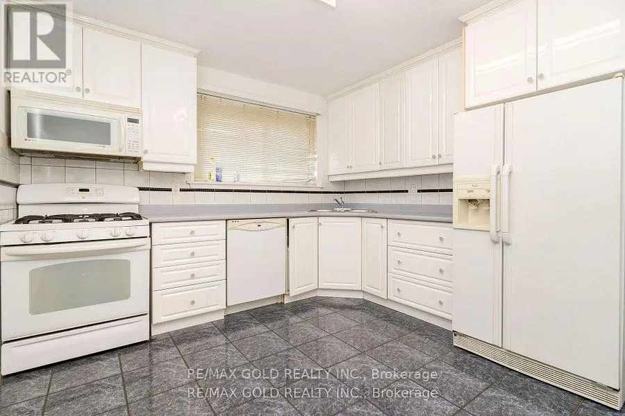 10 EDENRIDGE DRIVE