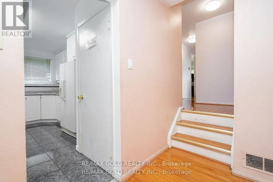 10 EDENRIDGE DRIVE