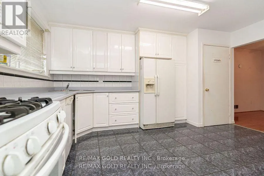 10 EDENRIDGE DRIVE