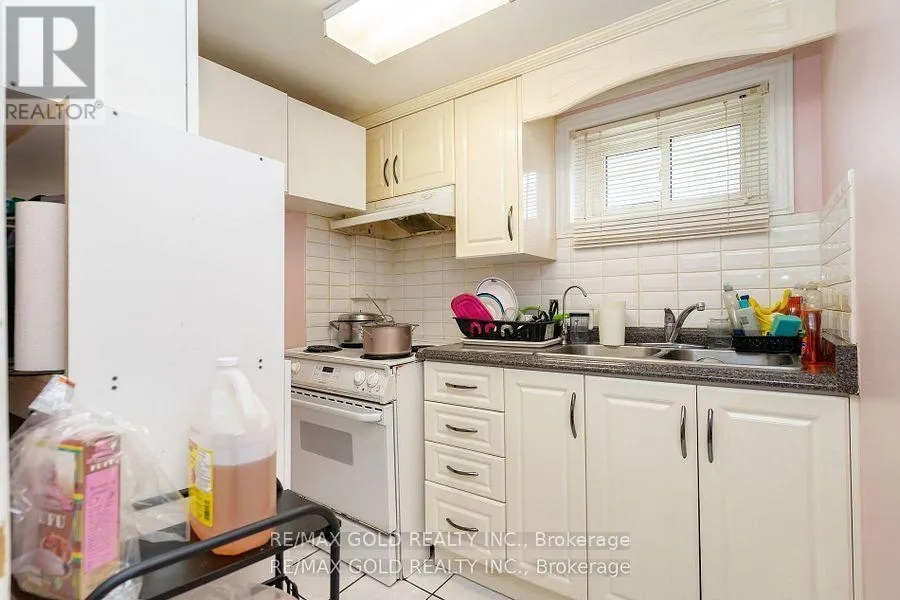 10 EDENRIDGE DRIVE