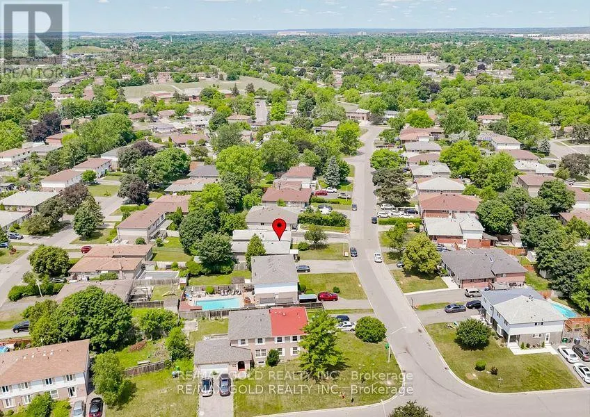 10 EDENRIDGE DRIVE