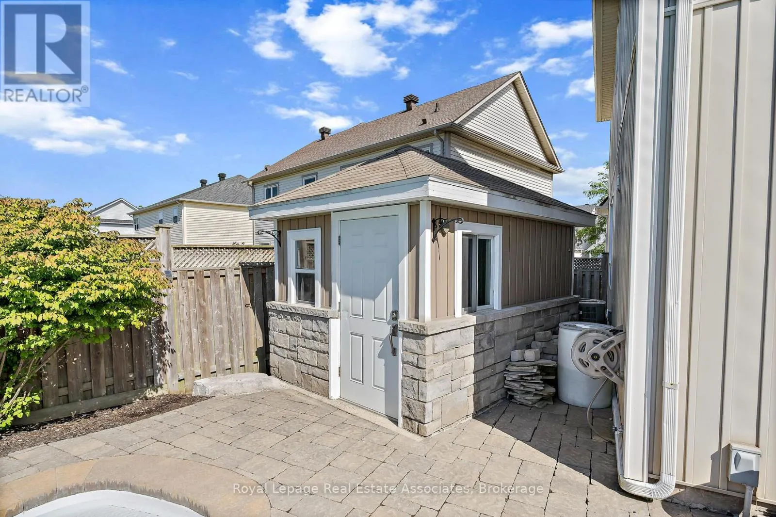 27 BROWNS CRESCENT