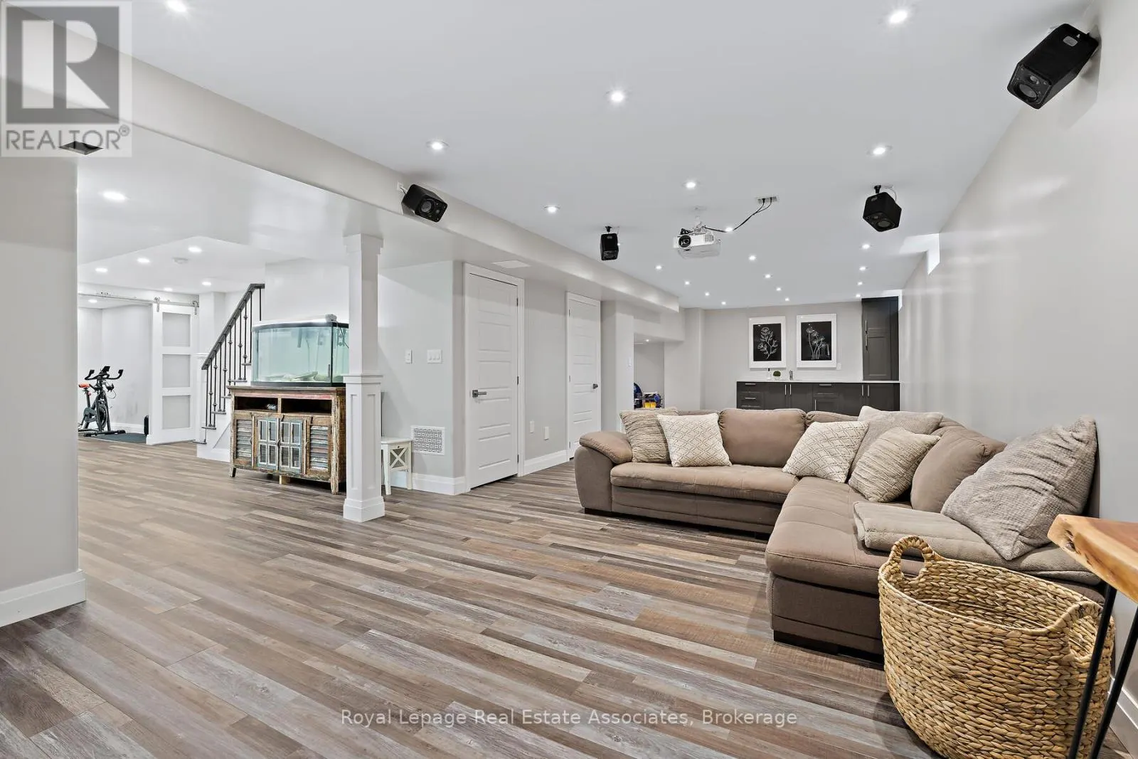 27 BROWNS CRESCENT