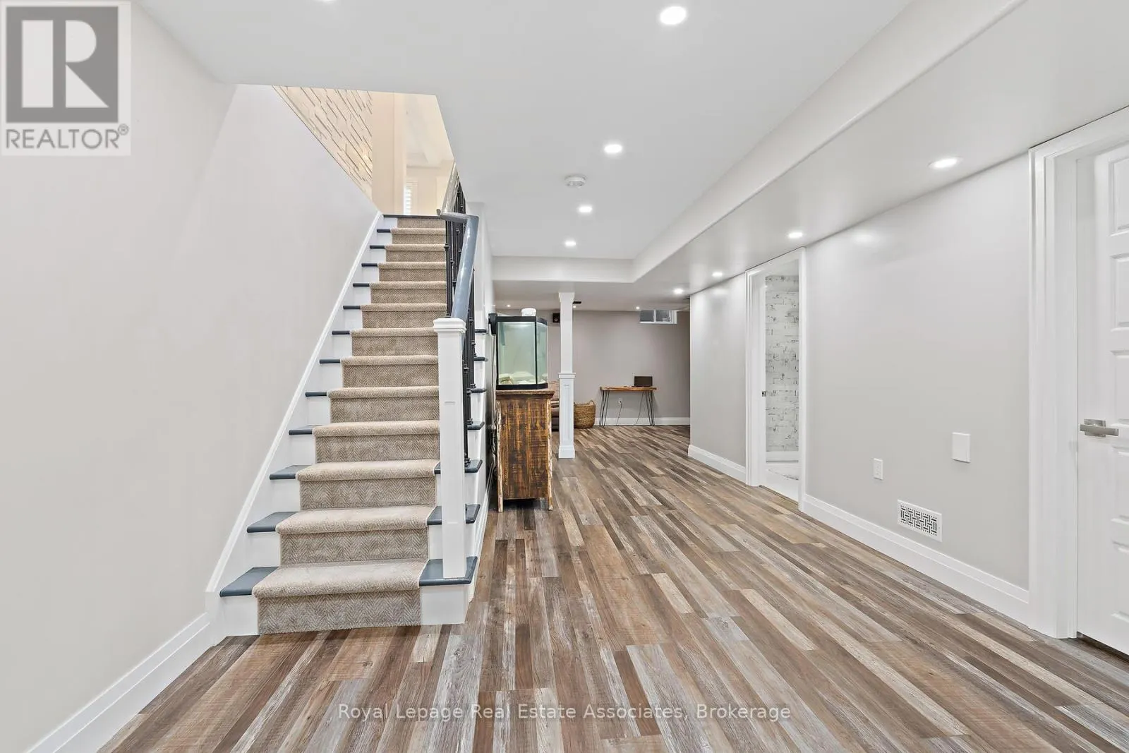 27 BROWNS CRESCENT