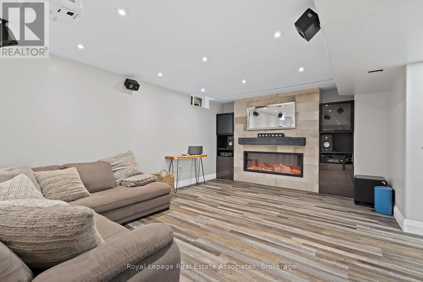 27 BROWNS CRESCENT