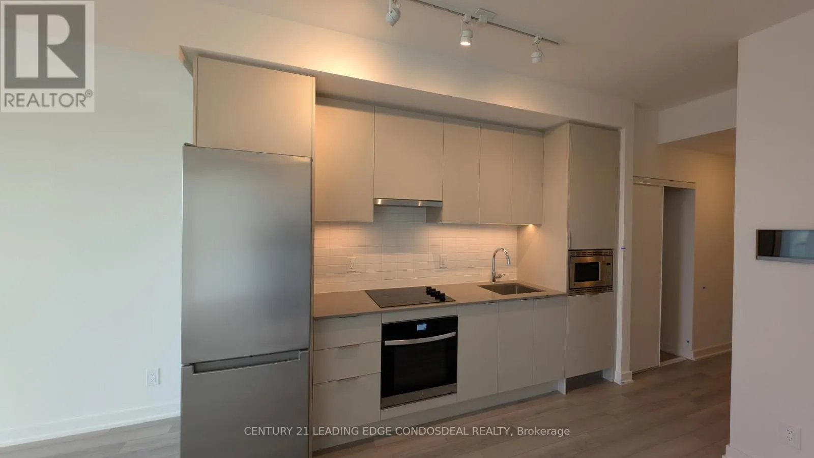 904 - 3079 TRAFALGAR ROAD