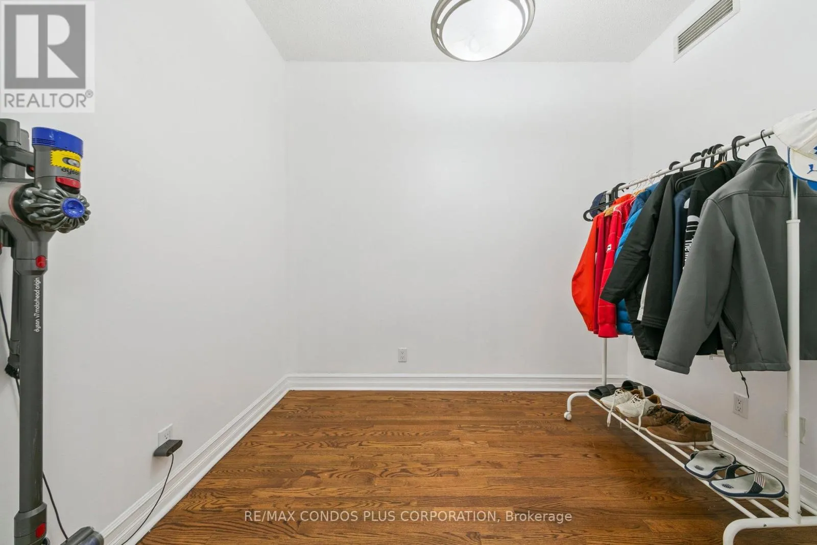 2709 - 1 ELM DRIVE W