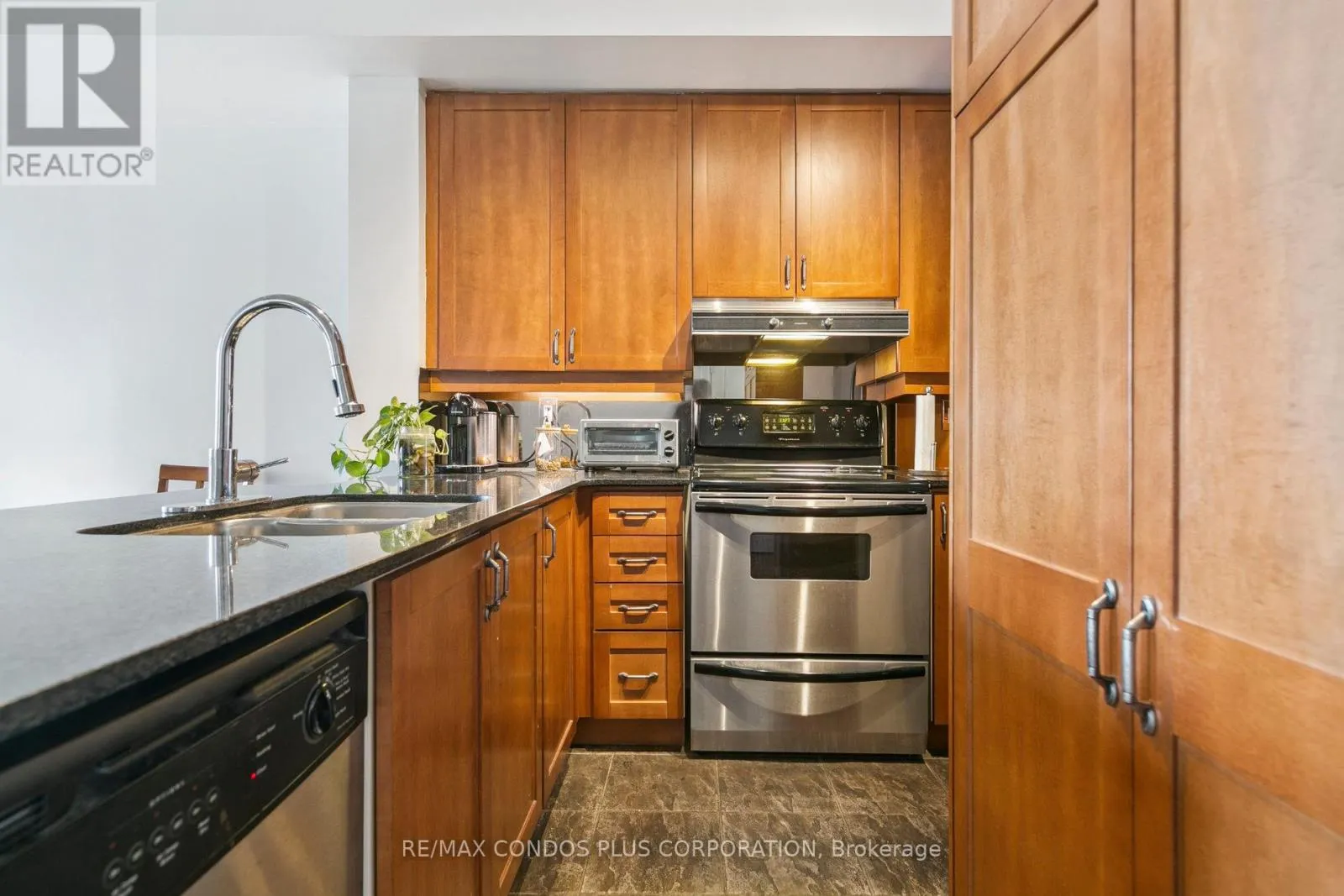 2709 - 1 ELM DRIVE W