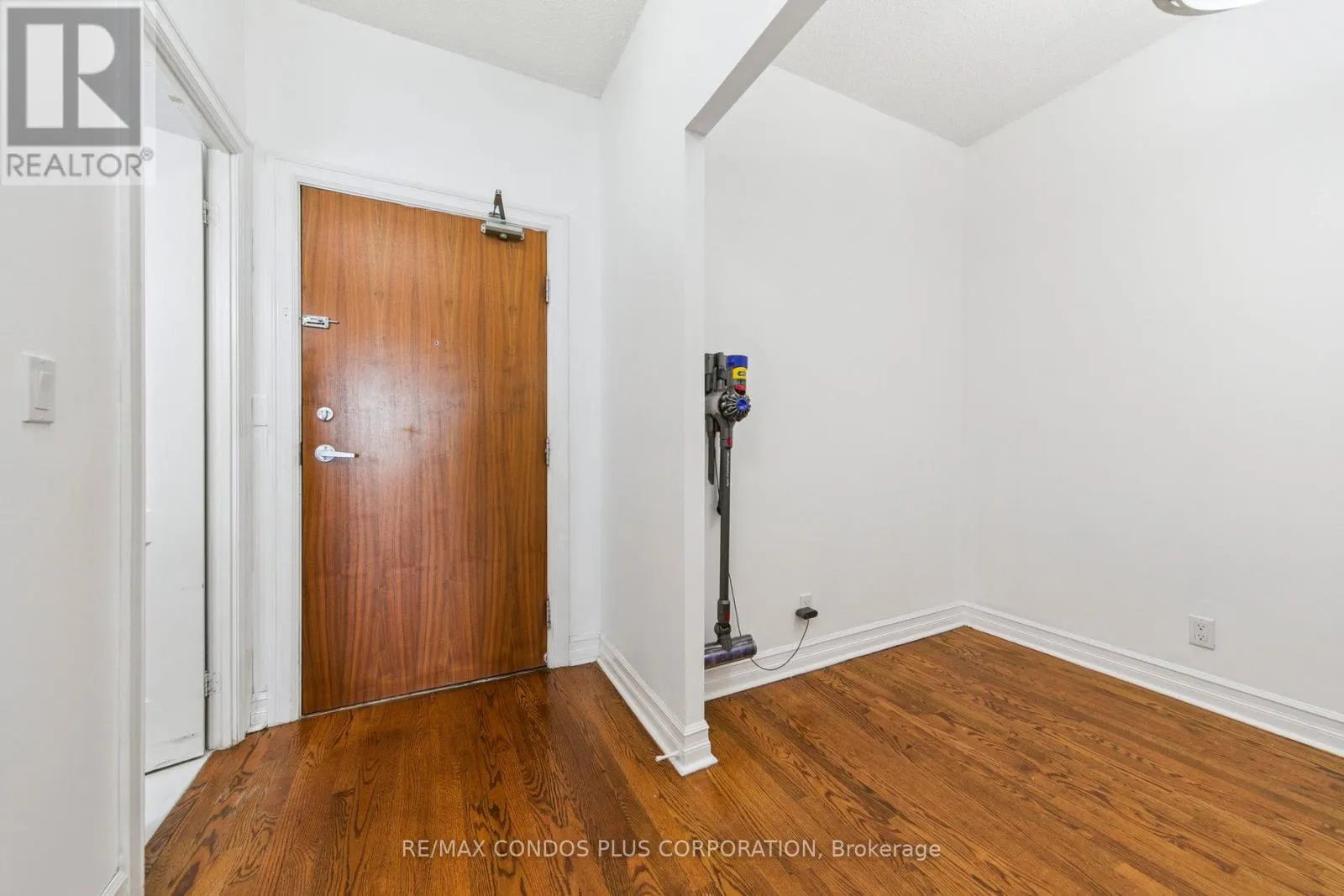 2709 - 1 ELM DRIVE W