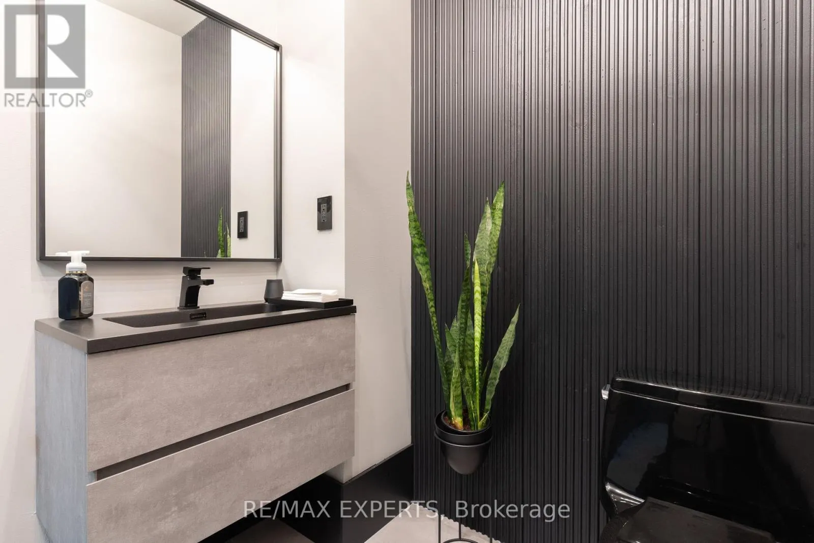 2356 LAKESHORE ROAD W