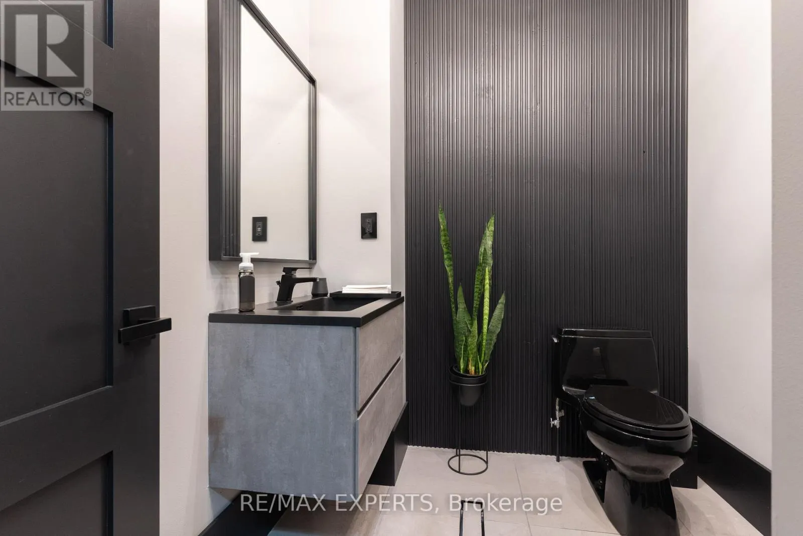 2356 LAKESHORE ROAD W