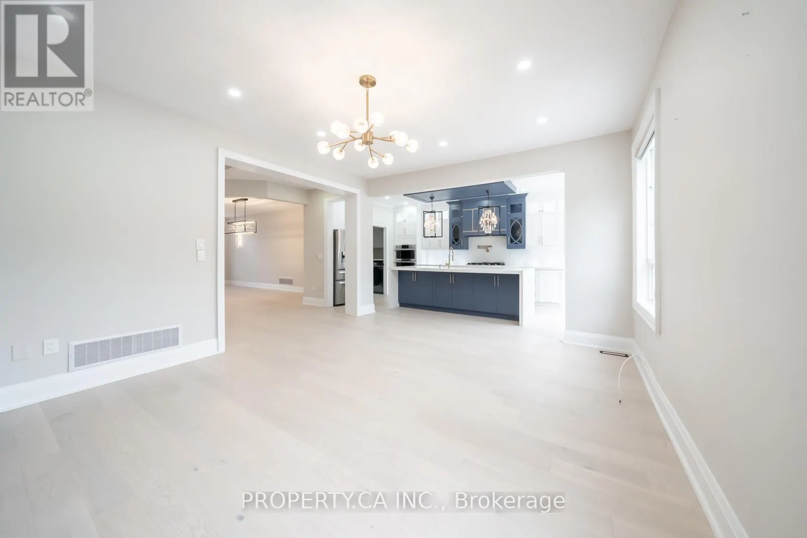 22 MALDIVES CRESCENT