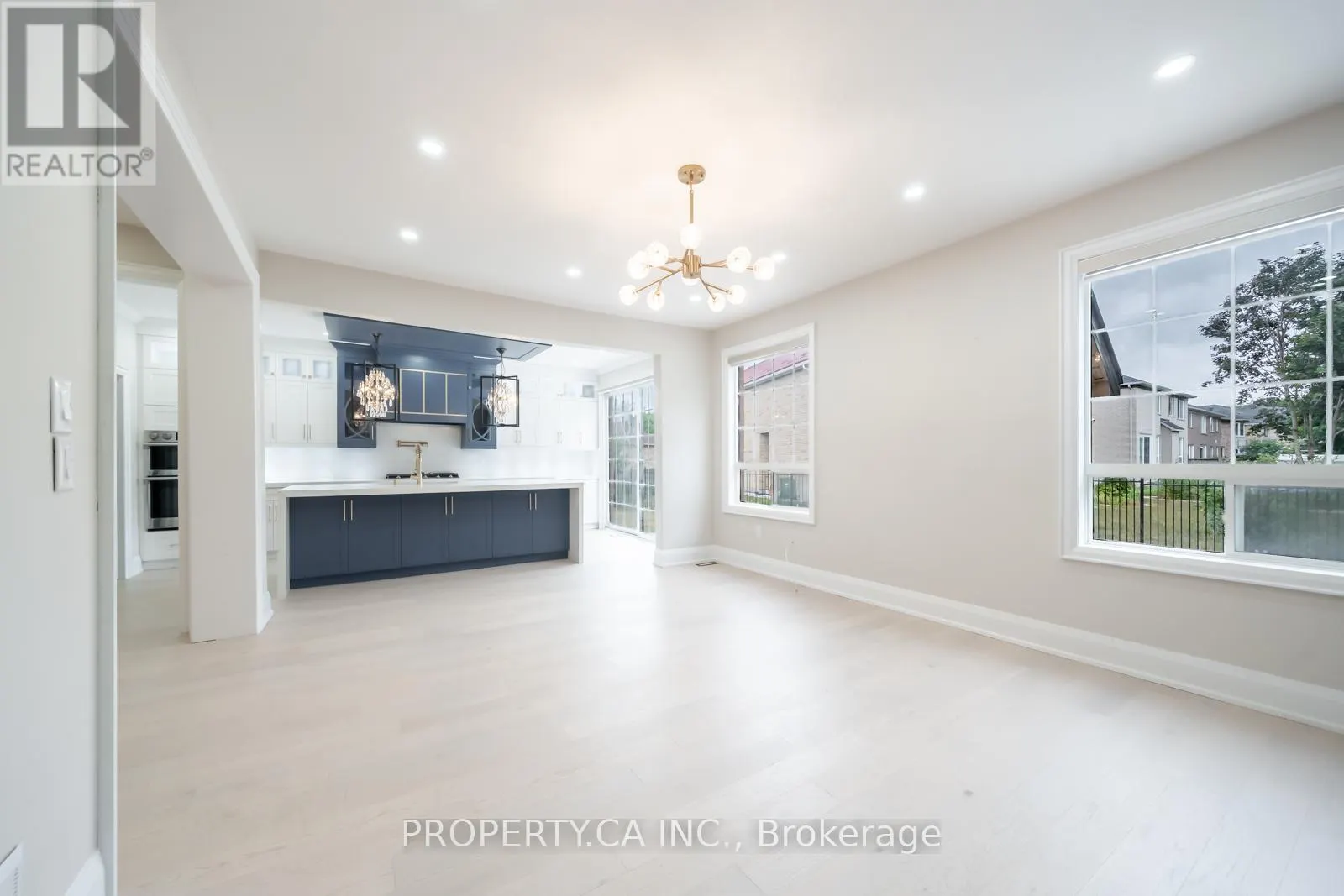 22 MALDIVES CRESCENT