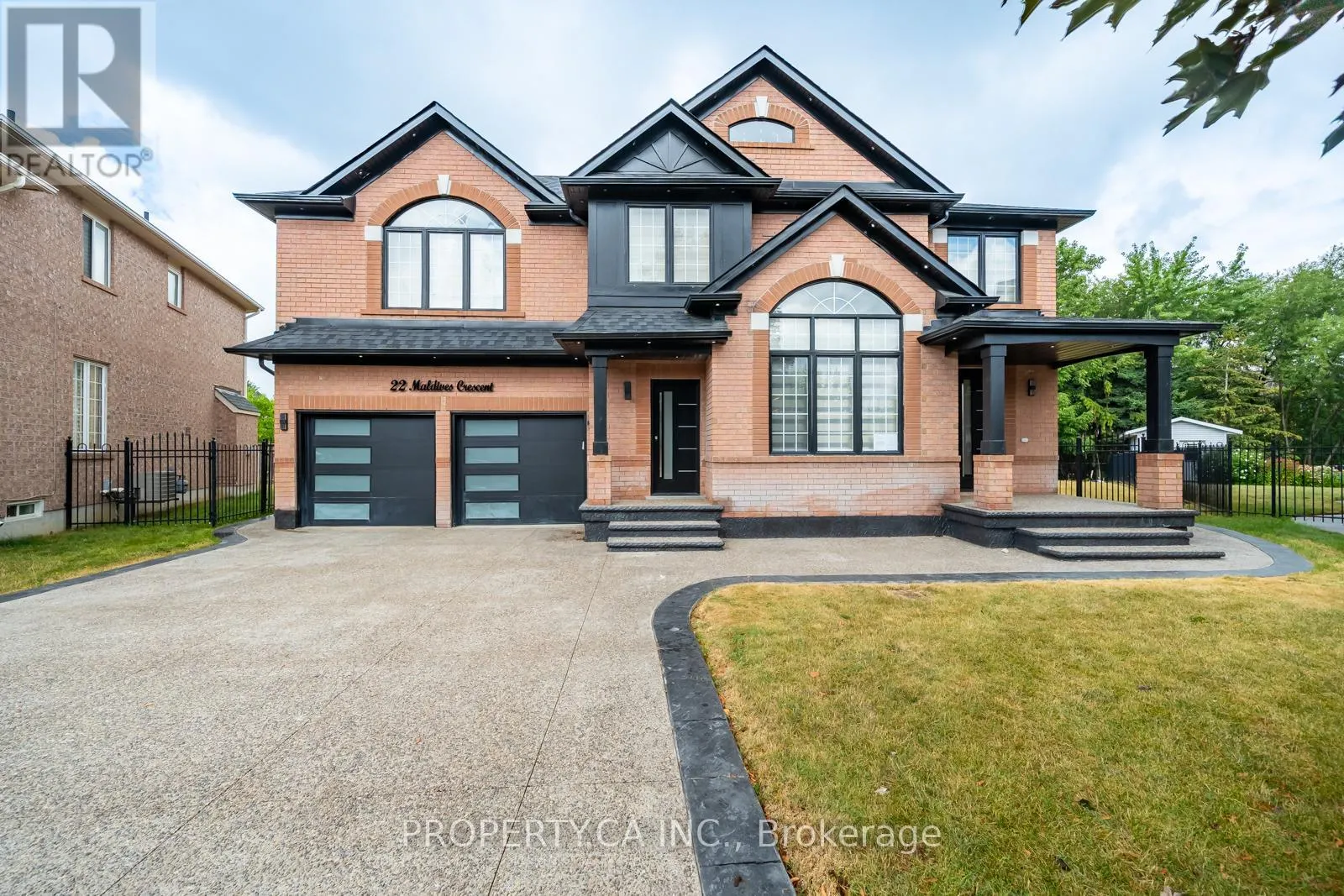 22 MALDIVES CRESCENT